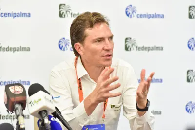 Nicolás Pérez Marulanda presidente de fedepalma en rueda de prensa