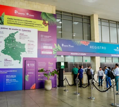 tand de registro del 53° Congreso Nacional de Cultivadores de Palma de Aceite con un gran mapa de Colombia