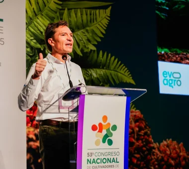 "Orador dando una presentación en el 53° Congreso Nacional de Cultivadores de Palma de Aceite 2025